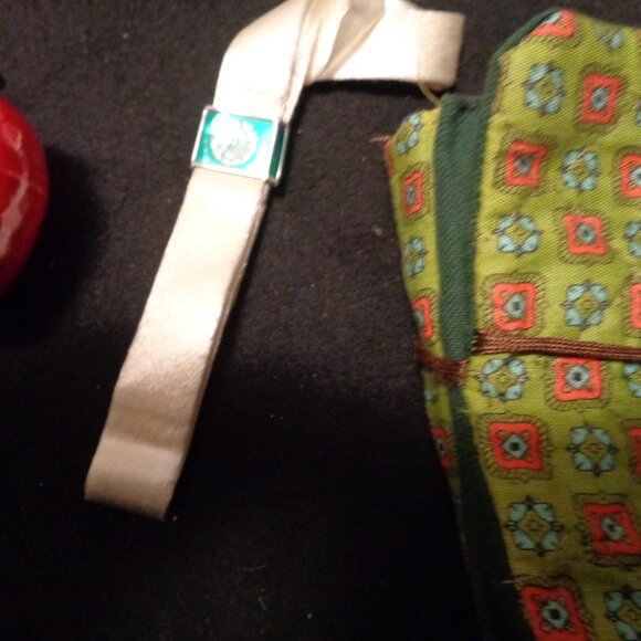 JUNK DRAWER CHRISTMAS DODADS LOOSE BEJEWELS DOLL SLEEPING BAG ETC. LOT - Picture 11 of 14